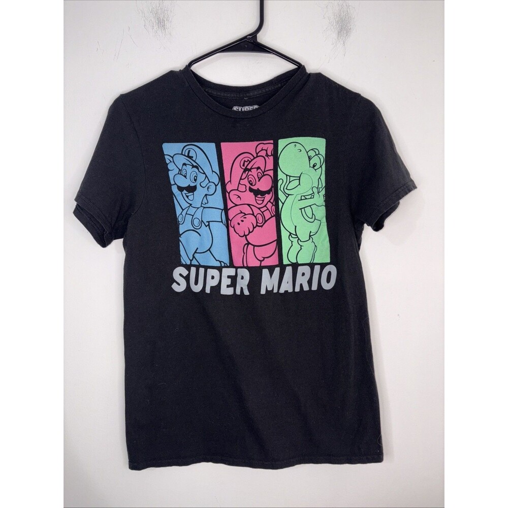 Mad Engine, LLC  2022‎ Nintendo Super Mario TM T Shirt Small
